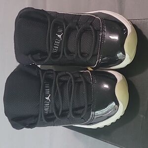 Black and white Jordan 11 visibly worn great condition
